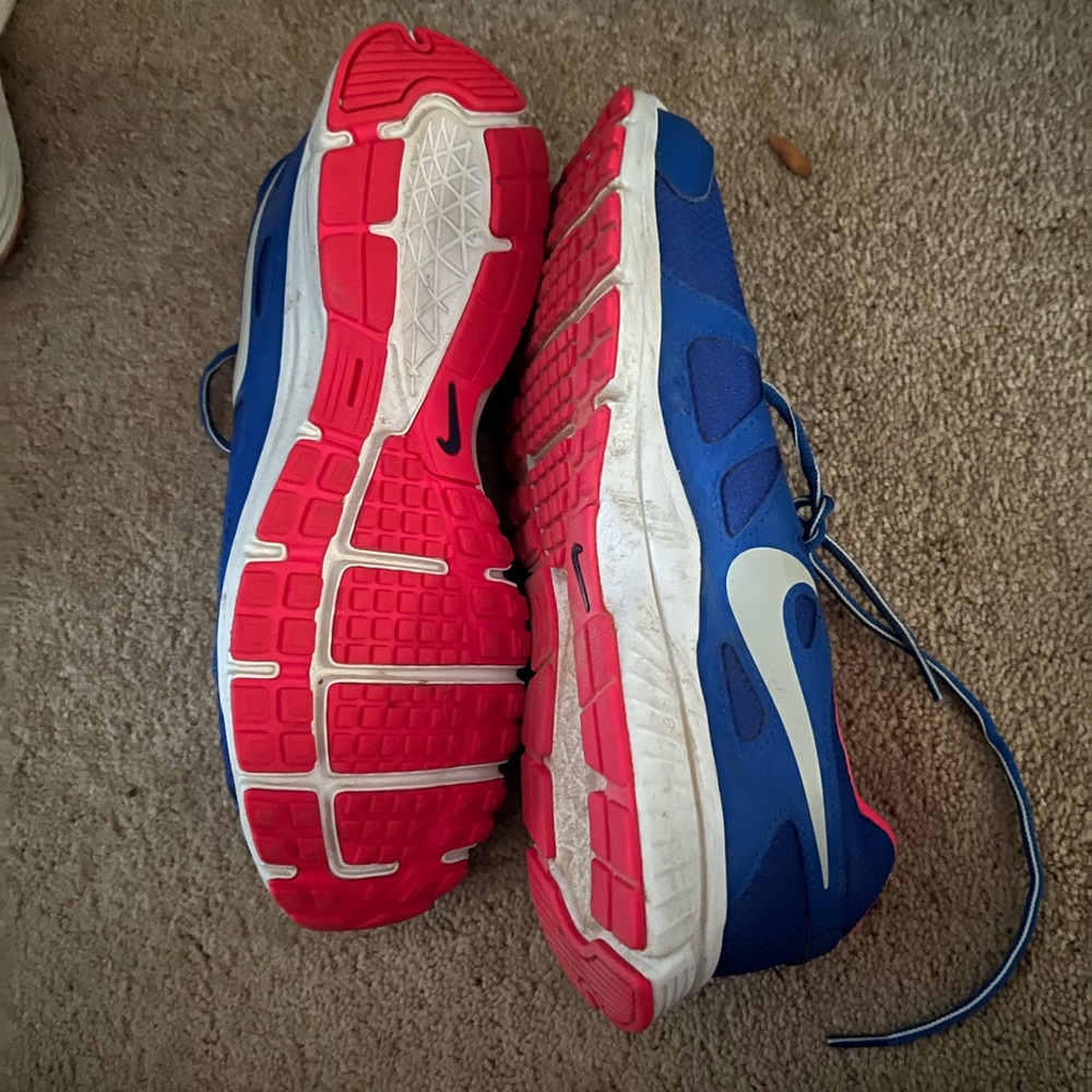 Nike - Picture 2 of 3